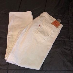 White Levi’s jeans